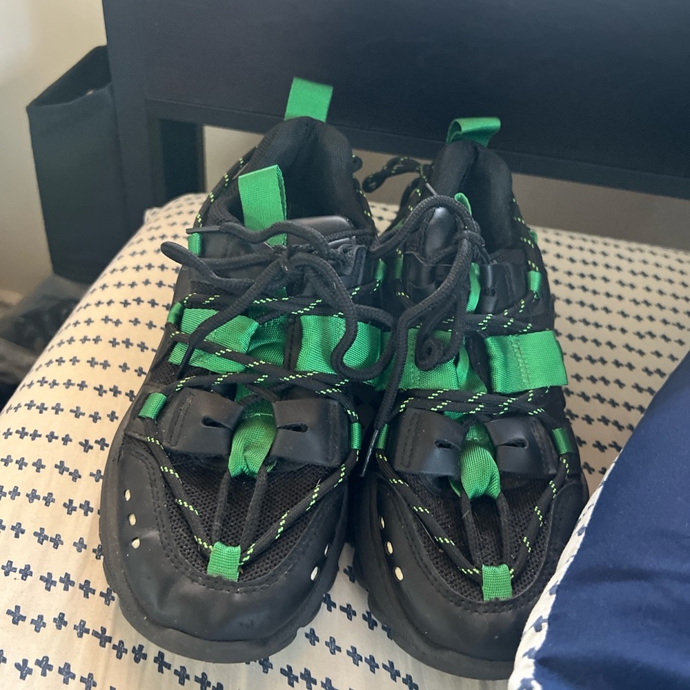 Liliana Black and Green Women's Sneakers